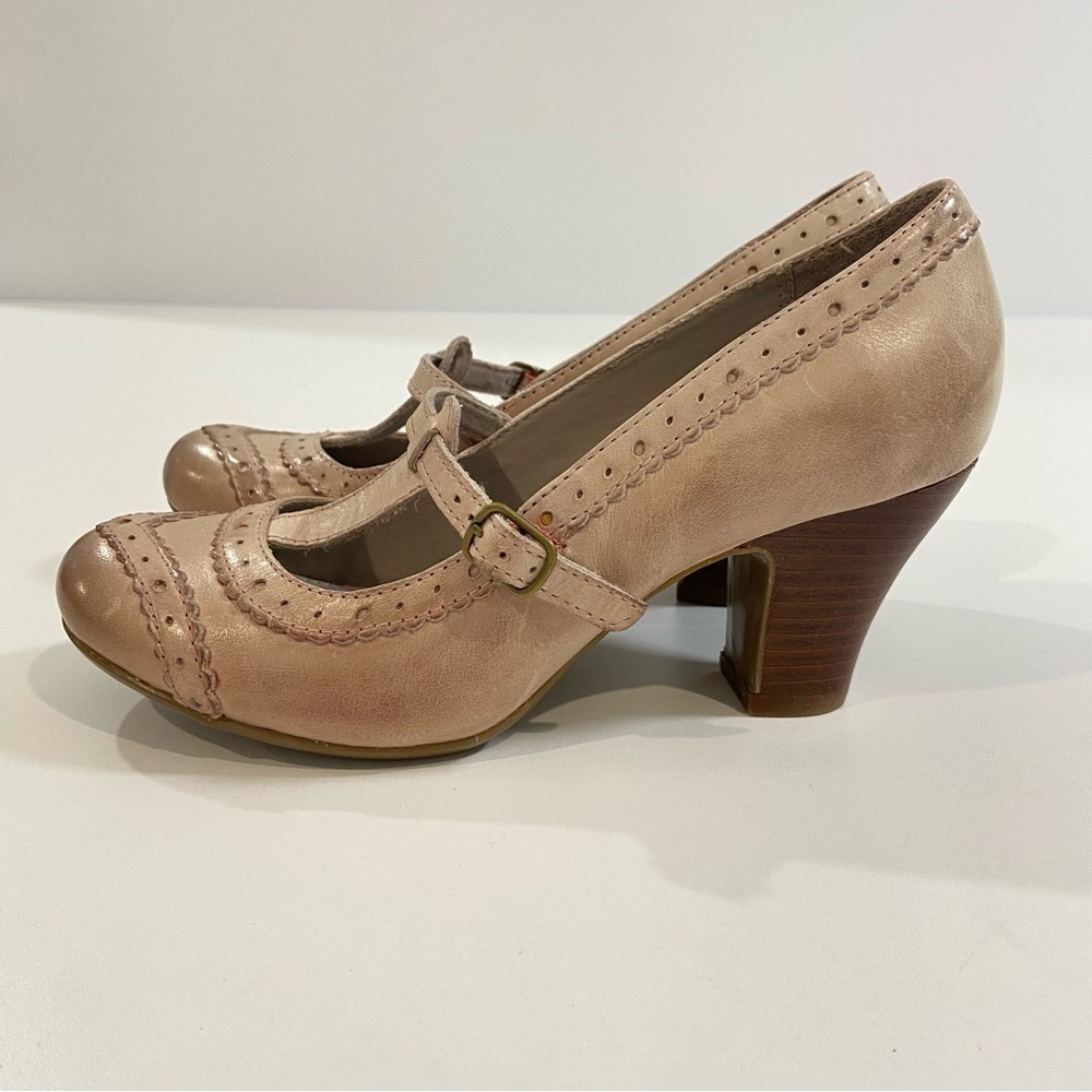 Hush Puppies Mary Jane Leather Brogue Pumps Nude Pink Size 6 Medium oldies heels - Picture 2 of 16